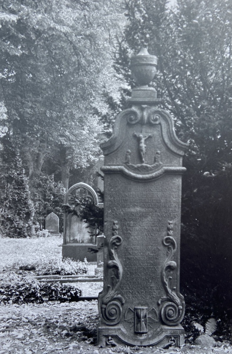 Epitaph auf dem Friedhof der Michaelskirche in Neuenkirchen